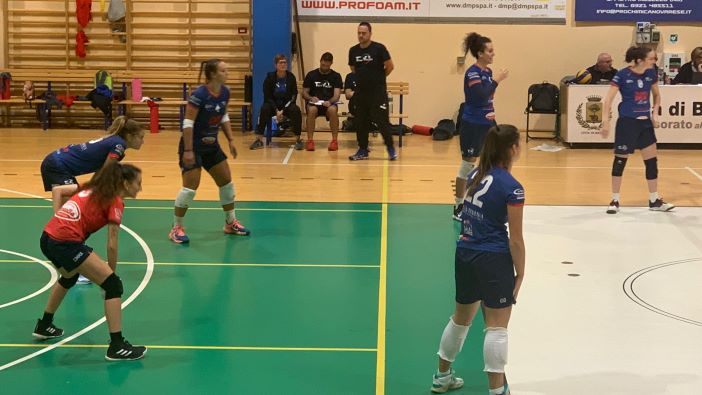 Al momento stai visualizzando Aria di derby al PalaSarselli: l’amichevole tra Virtus e TeamVolley finisce al tie-break, sorridono le biancoblù