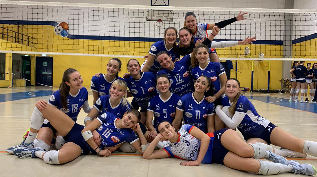Al momento stai visualizzando Il Teamvolley si conferma, prima gioia casalinga